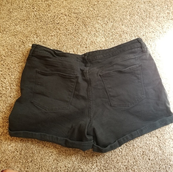 Black Universal Thread Shorts - Picture 5 of 7